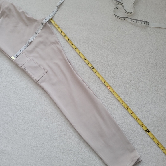 4 Pocket Cargo High Rise Legging Comfort Stretch & Compression Cream NEW - Picture 7 of 14